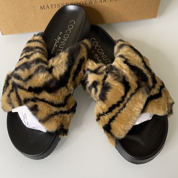 Anthropologie COCONUTS by Matisse Seasons Cheetah Slippers Size 8 - Picture 2 of 8